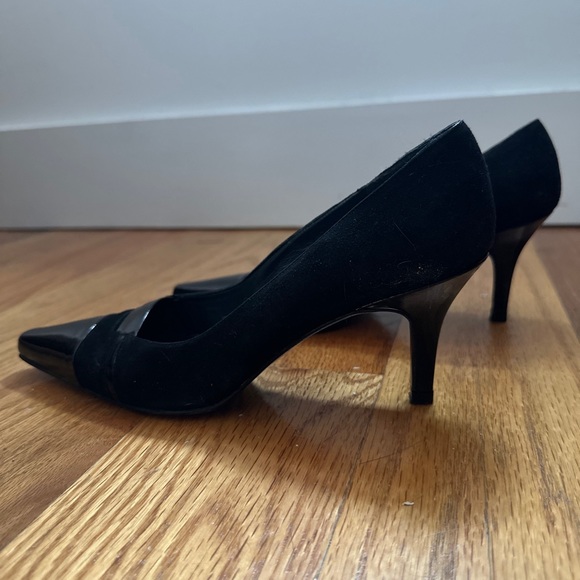 Vintage 90s Stuart Weitzman Pointed Toe Kitten Heels - Picture 2 of 4